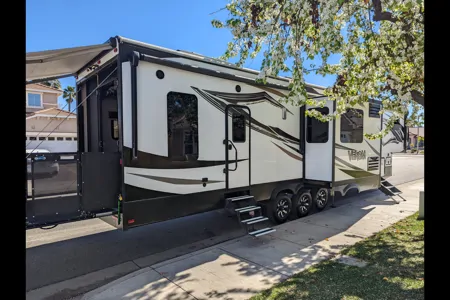 Brian's KZ 4110 VENOM Toy Hauler