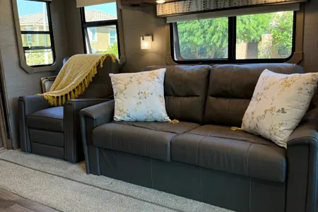 Wandering Wheels Jayco Precept Prestige Class A