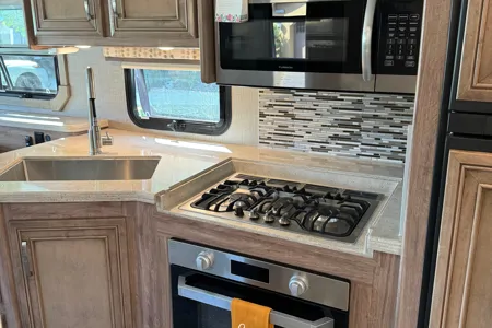 Wandering Wheels Jayco Precept Prestige Class A
