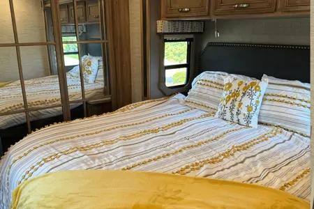 Wandering Wheels Jayco Precept Prestige Class A