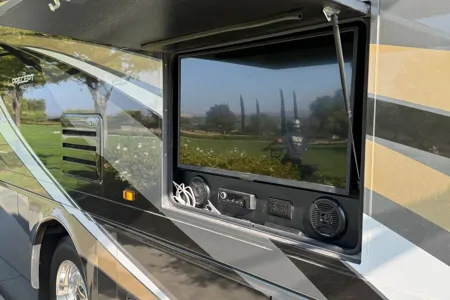 Wandering Wheels Jayco Precept Prestige Class A