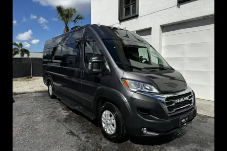 2024 Thor Dazzle Rear Bath