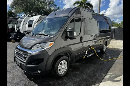 2024 Thor Dazzle Rear Bath