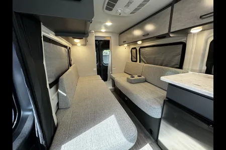 2024 Thor Dazzle Rear Bath