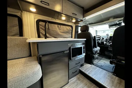 2024 Thor Dazzle Rear Bath