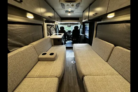 2024 Thor Dazzle Rear Bath