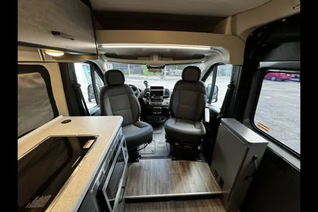 2024 Thor Dazzle Rear Bath