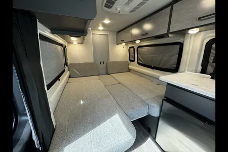 2024 Thor Dazzle Rear Bath