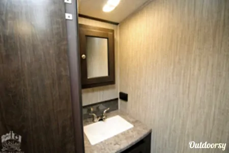 2019 HEARTLAND SUNDANCE XLT WITH TWO SEPARATE BEDROOMS!!