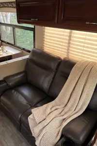 A10 Family Adventure Class A *NEW STARLINK WiFi*-2SlideOuts-Private Suite