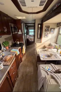 A10 Family Adventure Class A *NEW STARLINK WiFi*-2SlideOuts-Private Suite