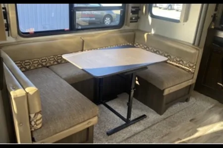 The Lounge Lodge Bunkhouse