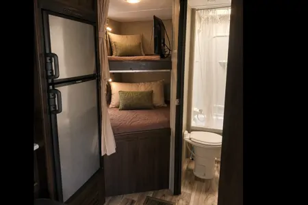 The Lounge Lodge Bunkhouse