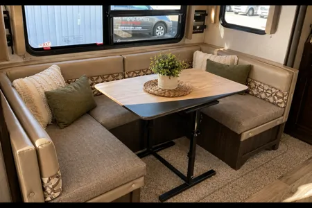 The Lounge Lodge Bunkhouse