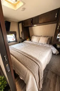 The Lounge Lodge Bunkhouse