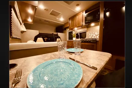 25R 2019 Winnebago