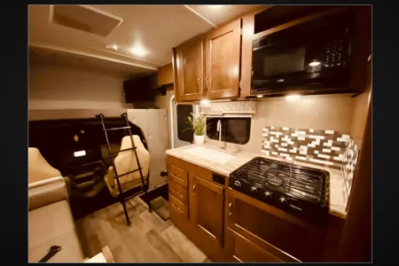 25R 2019 Winnebago