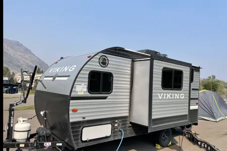 Usman’s 2021 Viking 17BHS Travel Trailer