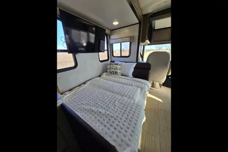 The Defiant - Forest River FR3 32DS Class A