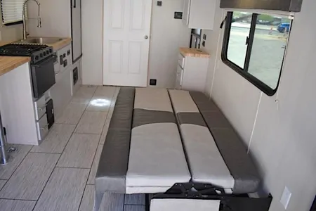 Firestorm - Huge Bathroom, Deck, Sleeps 2 Couples +