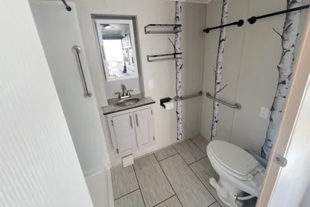 Firestorm - Huge Bathroom, Deck, Sleeps 2 Couples +