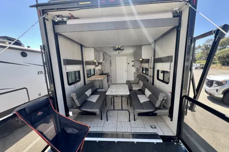 Firestorm - Huge Bathroom, Deck, Sleeps 2 Couples +