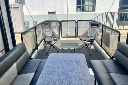 Firestorm - Huge Bathroom, Deck, Sleeps 2 Couples +