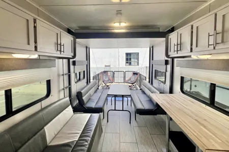 Firestorm - Huge Bathroom, Deck, Sleeps 2 Couples +