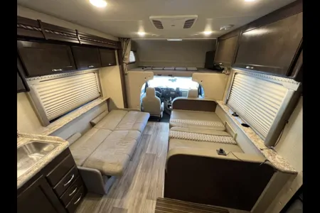 Thor Motor Coach Freedom Elite