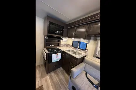 Thor Motor Coach Freedom Elite