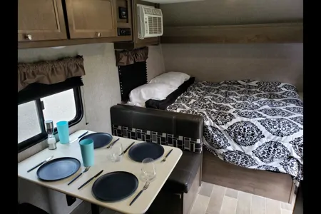 elliot's Dutchmen Lantern 17fq Travel Trailer