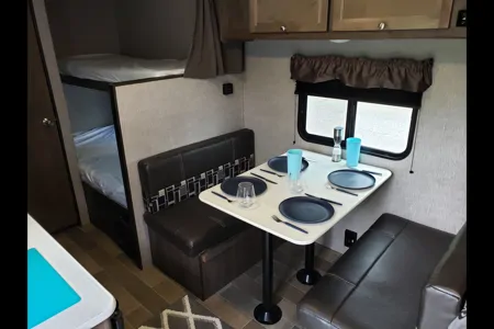 elliot's Dutchmen Lantern 17fq Travel Trailer