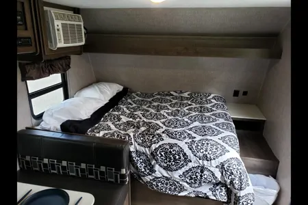 elliot's Dutchmen Lantern 17fq Travel Trailer