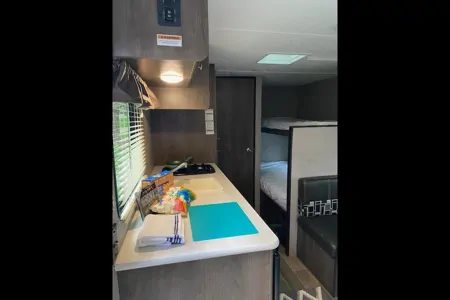 elliot's Dutchmen Lantern 17fq Travel Trailer