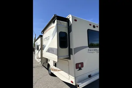 *New Listing* 2016 Thor Freedom Elite 29FE
