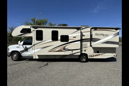 *New Listing* 2016 Thor Freedom Elite 29FE