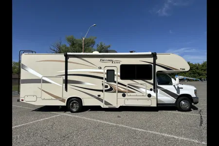 *New Listing* 2016 Thor Freedom Elite 29FE