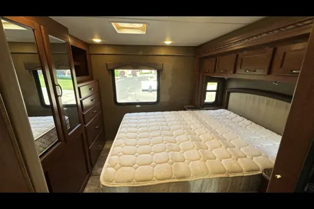*New Listing* 2016 Thor Freedom Elite 29FE