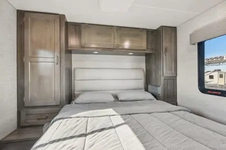 2020 Minnie Winnie 31K: Spacious w/ Flex Miles