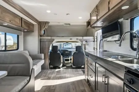 2020 Minnie Winnie 31K: Spacious w/ Flex Miles