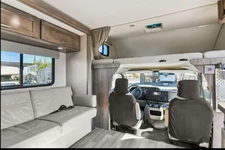 2020 Minnie Winnie 31K: Spacious w/ Flex Miles