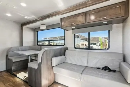 2020 Minnie Winnie 31K: Spacious w/ Flex Miles