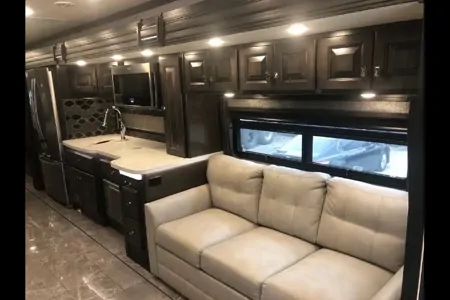 American Revolution Coach Class A