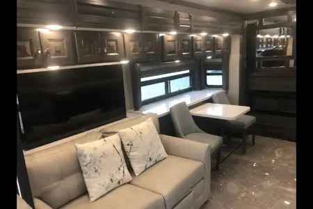 American Revolution Coach Class A