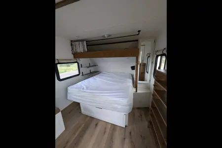Brager's Coachmen Freedom express Travel Trailer