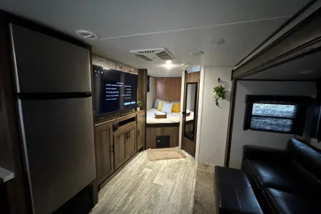 Jaydee's Prime Time 27 dbs Travel Trailer