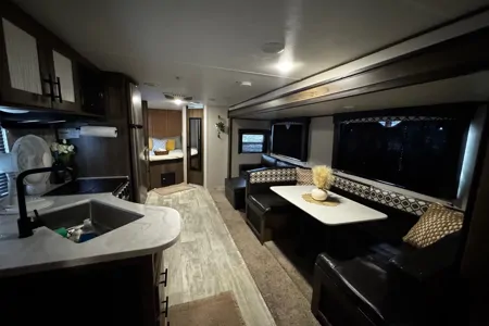 Jaydee's Prime Time 27 dbs Travel Trailer