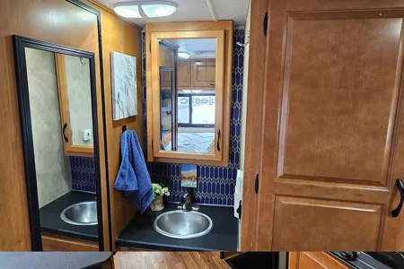 Thor Majestic 23a Class C - Moab - Unlimited Miles