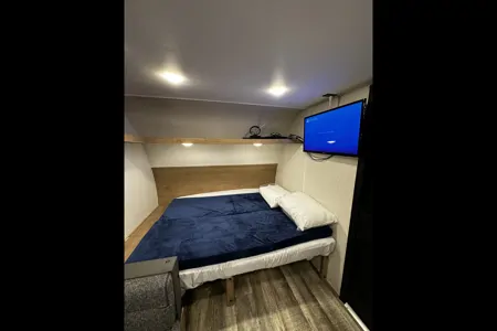 2024 THE WOLF DEN !!!! Great for easy moving!