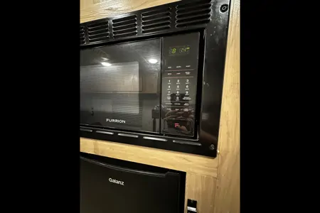 2024 THE WOLF DEN !!!! Great for easy moving!